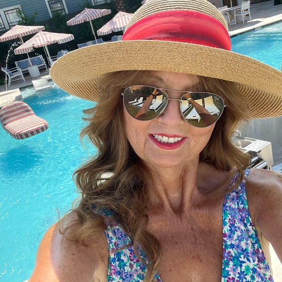 Meet your Posher, Cheryl - Picture 6 of 6